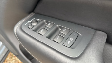 Volvo XC60 2.0 B5P Ultimate Dark 5dr AWD Geartronic Petrol Estate